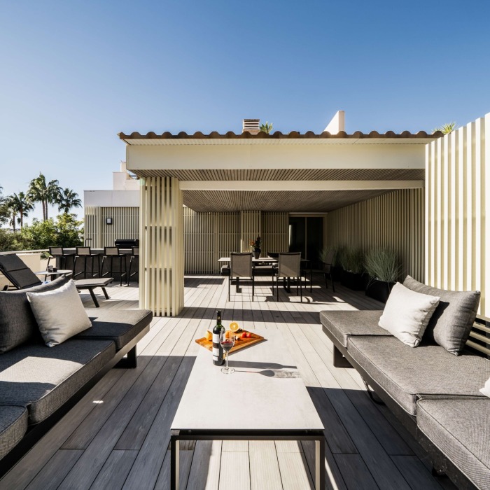 Modern 2 Bedroom Apartment in Fuente Aloha in Nueva Andalucia | Image 3