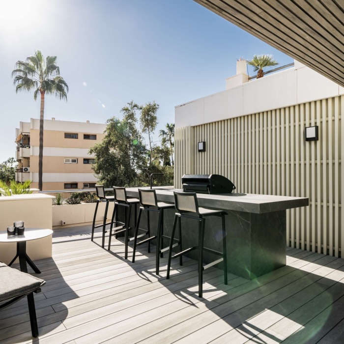 Modern 2 Bedroom Apartment in Fuente Aloha in Nueva Andalucia | Image 4