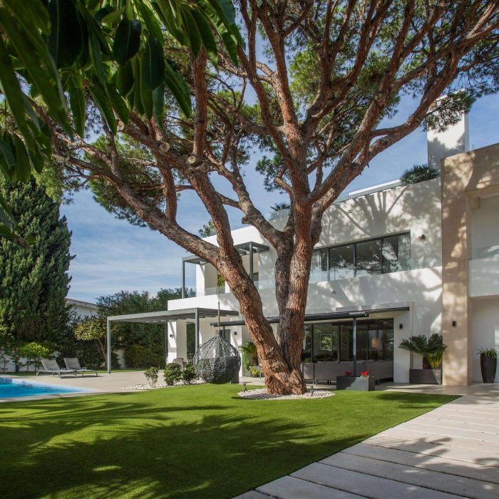 Villa Moderne de 6 Chambres proche de la Plage sur le Marbella Golden Mile | Image 2