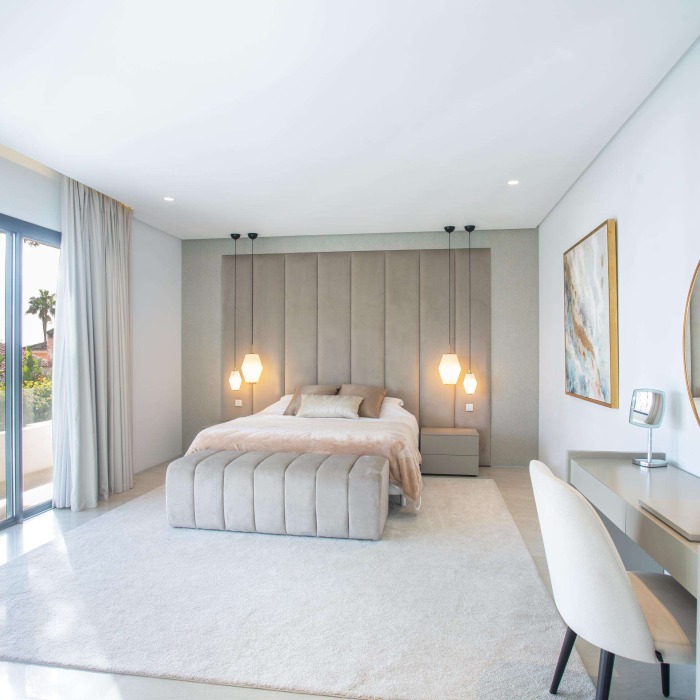 Villa Moderna de 6 Dormitorios junto a la Playa en la Milla de Oro de Marbella | Image 15