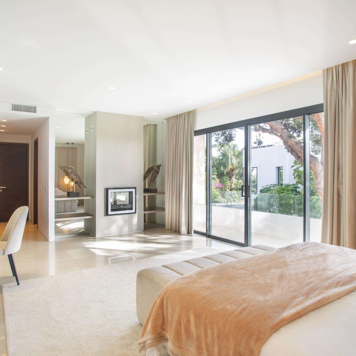 Modern 6 Bedroom Beach Side Villa on Marbella Golden Mile | Image 16