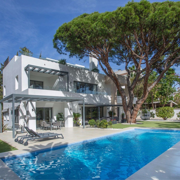 Modern Beachside villa for sale in Marbella2