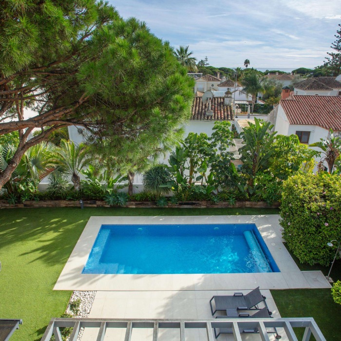 Villa Moderna de 6 Dormitorios junto a la Playa en la Milla de Oro de Marbella | Image 5