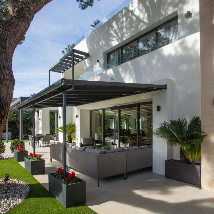 Modern 6 Bedroom Beach Side Villa on Marbella Golden Mile | Image 4
