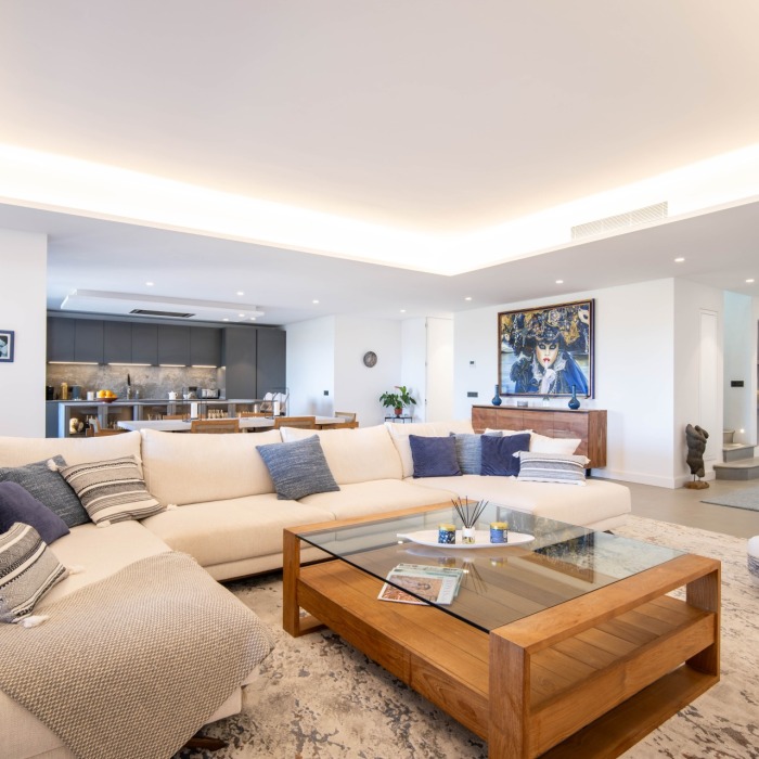 Amazing 3 Bedroom Duplex Penthouse in Marbella Golden Mile | Image 5