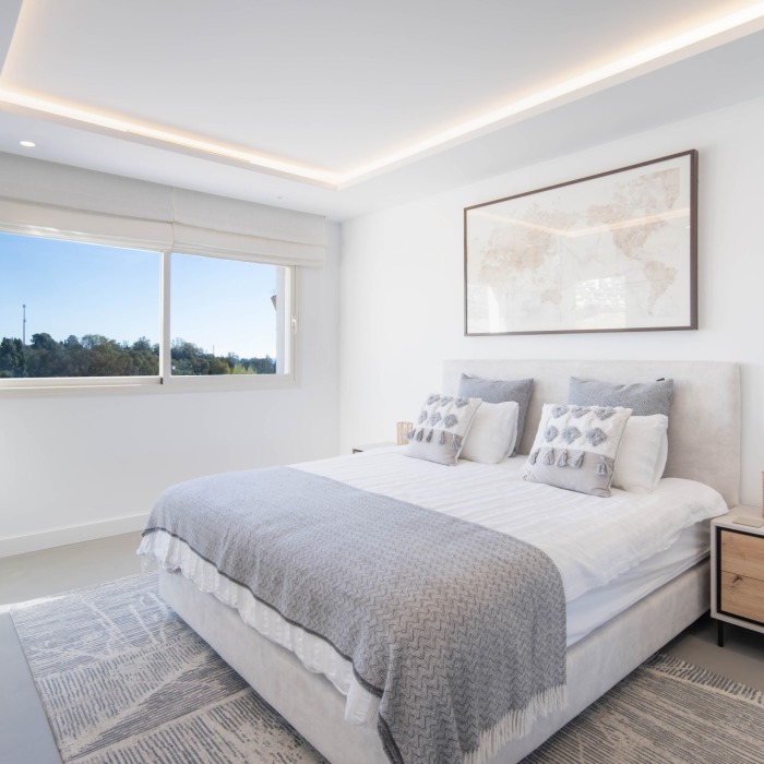 Amazing 3 Bedroom Duplex Penthouse in Marbella Golden Mile | Image 17