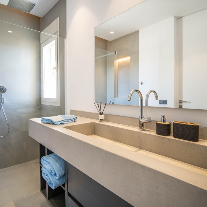 Amazing 3 Bedroom Duplex Penthouse in Marbella Golden Mile | Image 23