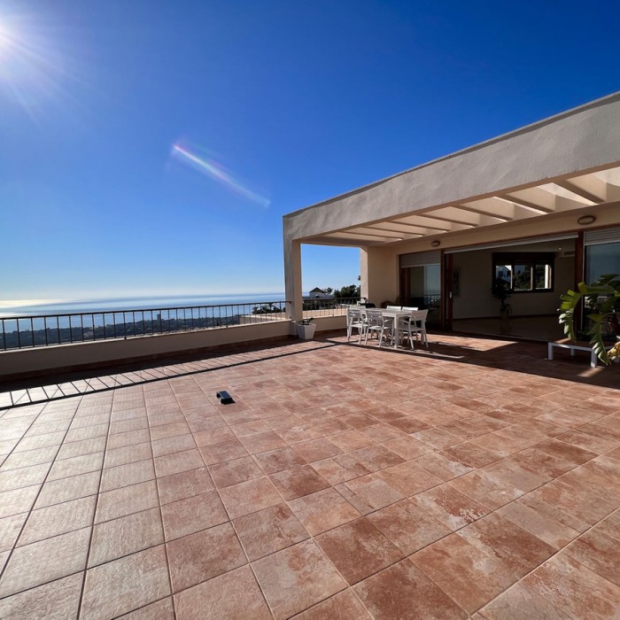 3 Bedroom Sea View Penthouse in Los Monteros, Marbella | Image 25