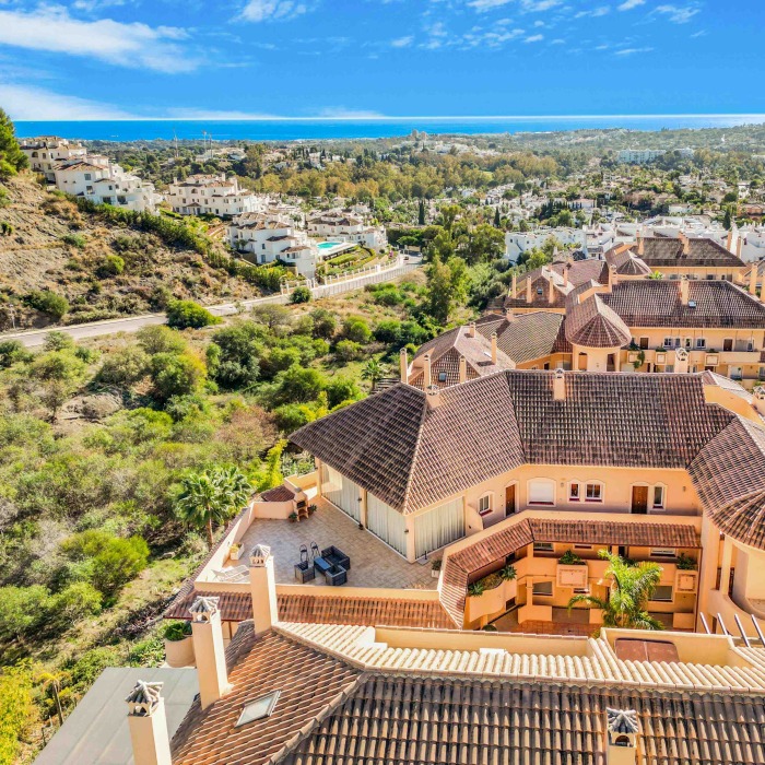 Three Bedroom Duplex Penthouse with Sea Views at Aloha Hill Club in Nueva Andalucía | Image 32