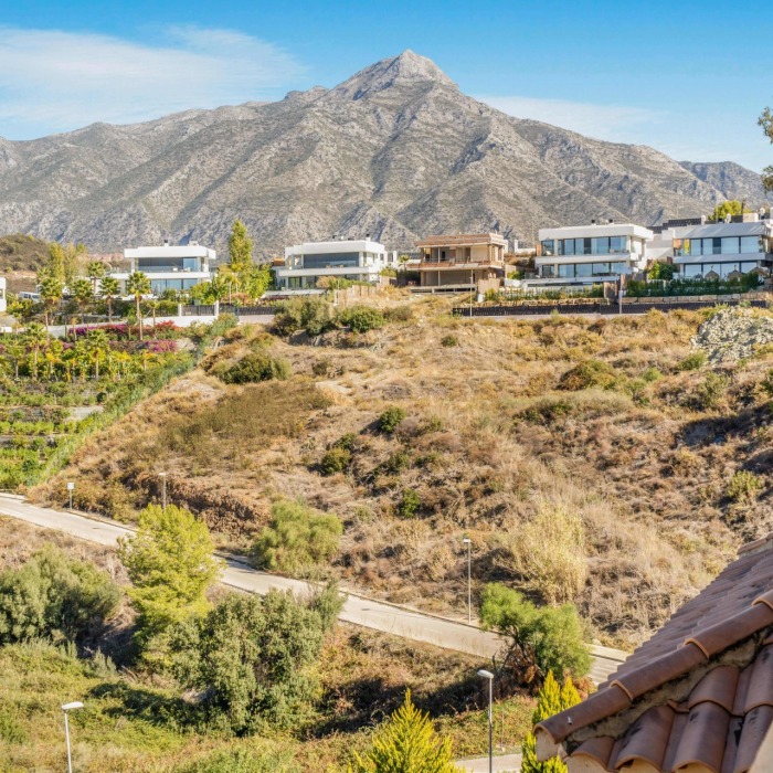 Three Bedroom Duplex Penthouse with Sea Views at Aloha Hill Club in Nueva Andalucía | Image 29