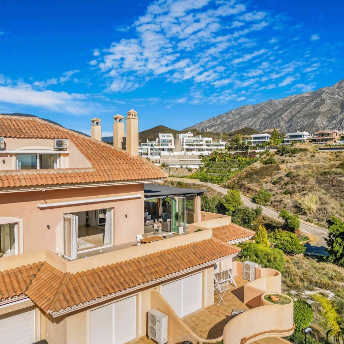Three Bedroom Duplex Penthouse with Sea Views at Aloha Hill Club in Nueva Andalucía | Image 31