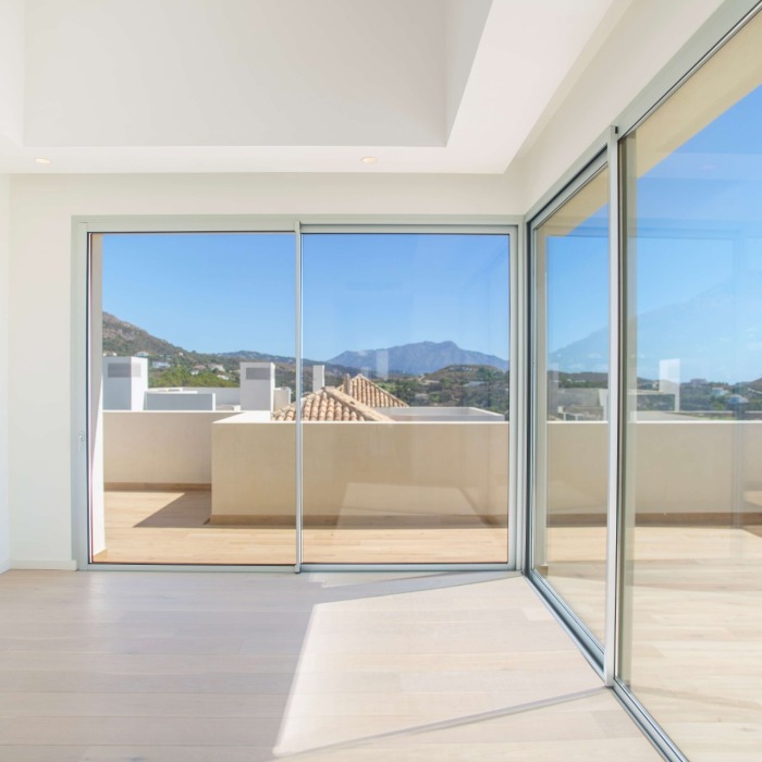3 Bedroom Penthouse with Sea Views in Marbella Club Hills, Benahavis | Image 16