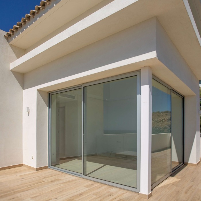 3 Bedroom Penthouse with Sea Views in Marbella Club Hills, Benahavis | Image 13
