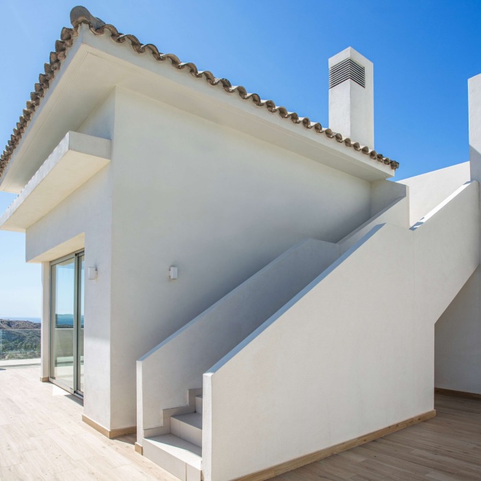 3 Bedroom Penthouse with Sea Views in Marbella Club Hills, Benahavis | Image 12