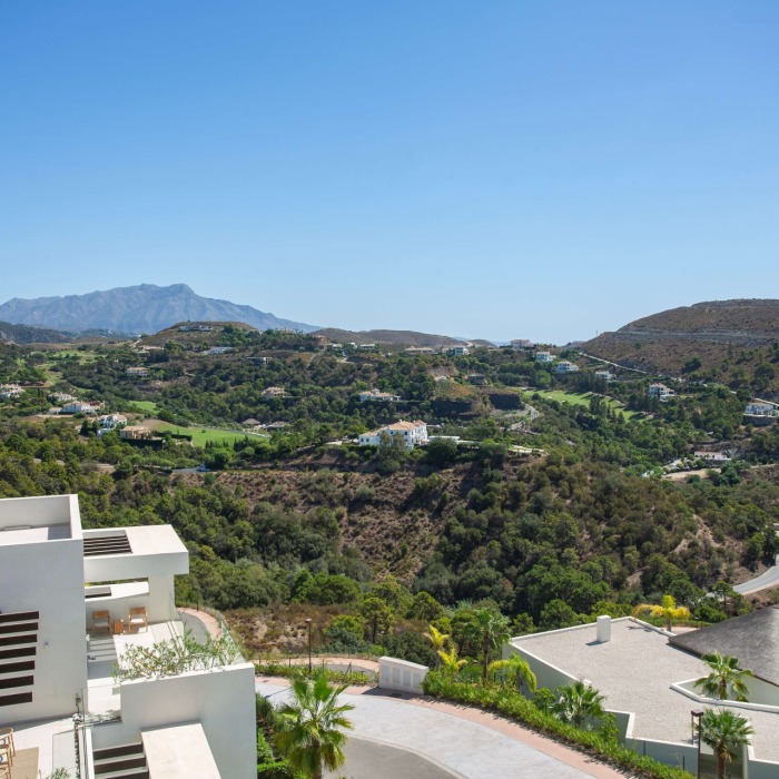3 Bedroom Penthouse with Sea Views in Marbella Club Hills, Benahavis | Image 7
