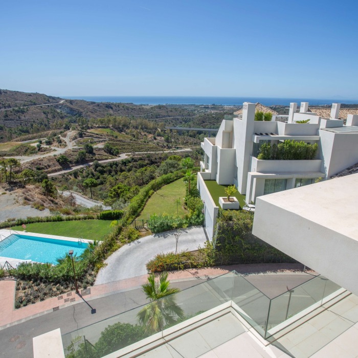 3 Bedroom Penthouse with Sea Views in Marbella Club Hills, Benahavis | Image 6