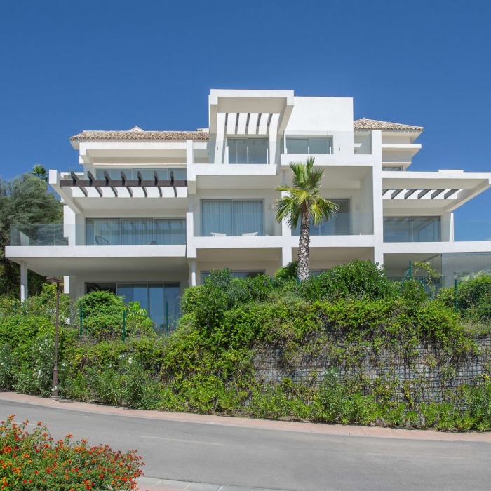 3 Bedroom Penthouse with Sea Views in Marbella Club Hills, Benahavis | Image 2