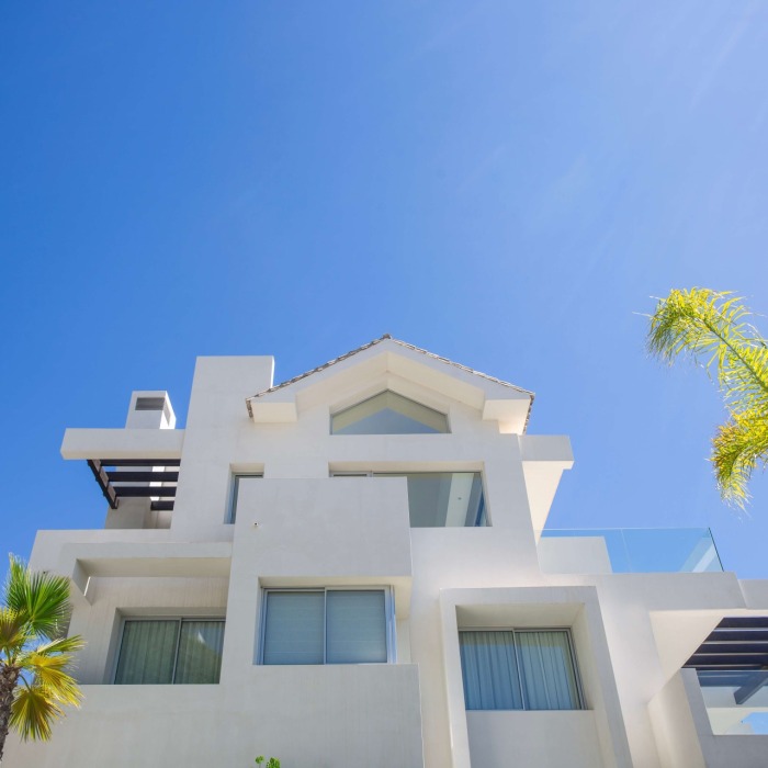 3 Bedroom Penthouse with Sea Views in Marbella Club Hills, Benahavis | Image 1