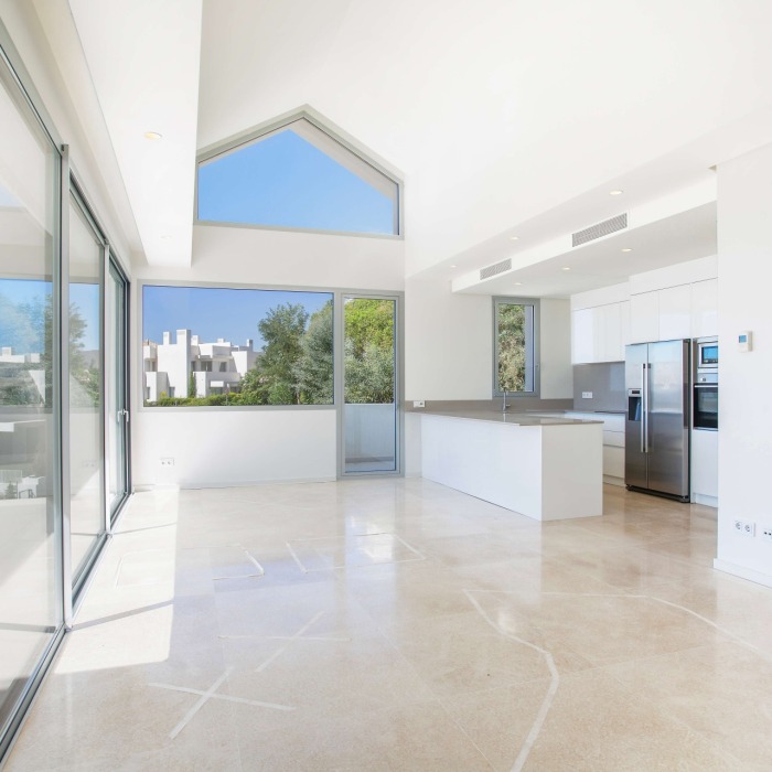 3 Bedroom Penthouse with Sea Views in Marbella Club Hills, Benahavis | Image 8
