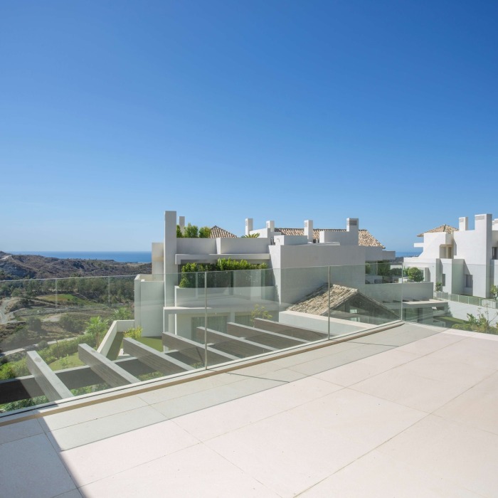 3 Bedroom Penthouse with Sea Views in Marbella Club Hills, Benahavis | Image 27