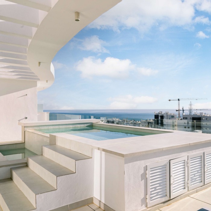 Ático de tres Dormitorios con vistas al Mar y piscina privada en Fuengirola | Image 25