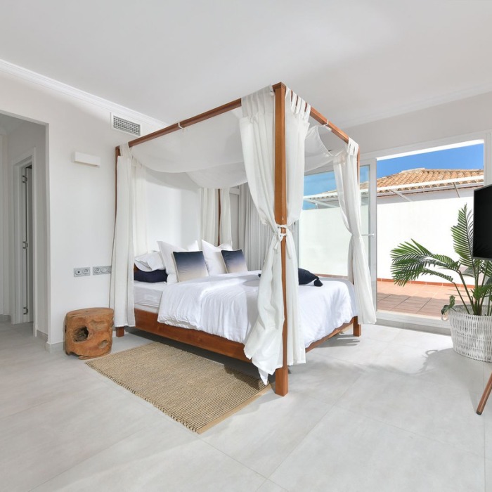 Three Bedroom Panoramic Sea View Penthouse in Calahonda | Image 14