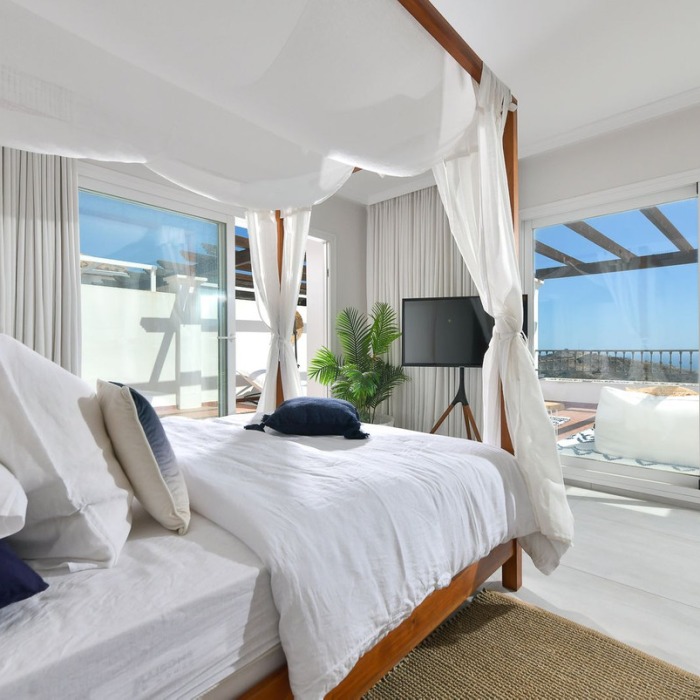 Three Bedroom Panoramic Sea View Penthouse in Calahonda | Image 11