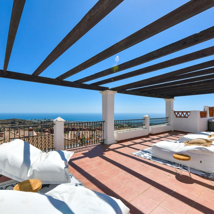 Three Bedroom Panoramic Sea View Penthouse in Calahonda | Image 2