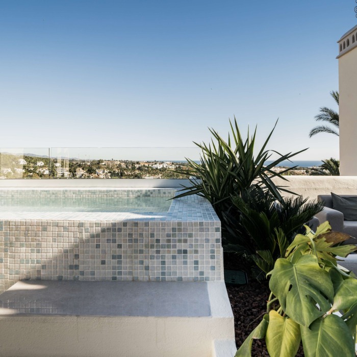 3 Bedroom Panoramic Sea View Penthouse in La Cerquilla, Nueva Andalucia | Image 2