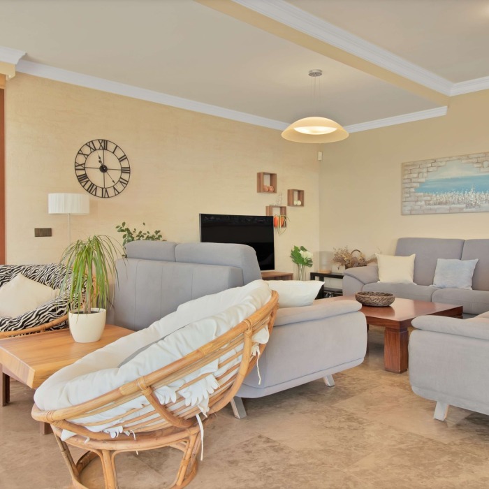 6 Bedroom Sea View Villa in Elviria, Marbella | Image 18