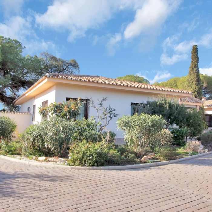 6 Bedroom Sea View Villa in Elviria, Marbella | Image 6