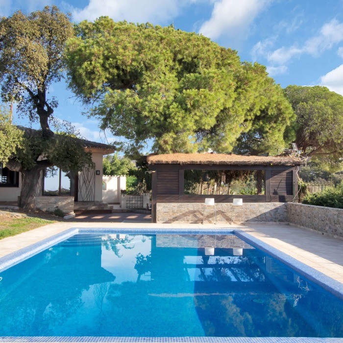 6 Bedroom Sea View Villa in Elviria, Marbella | Image 3