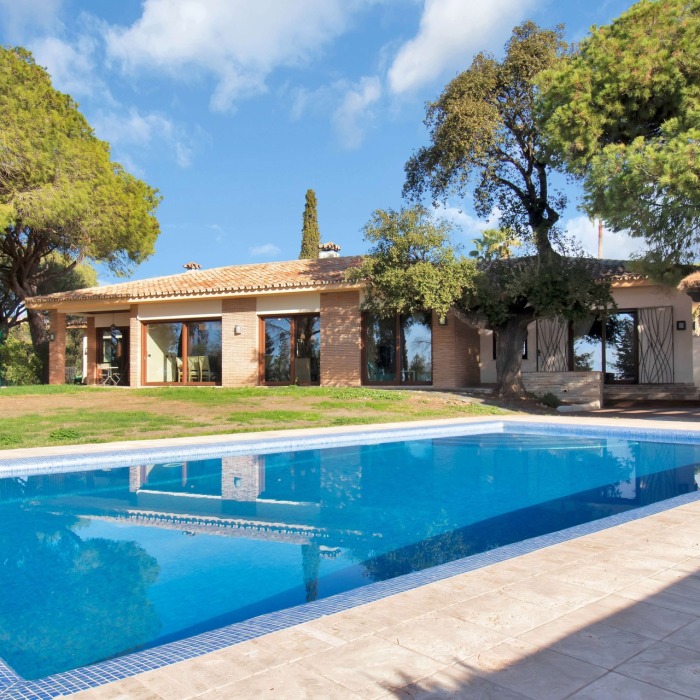 Sea view villa for sale in Elviria, Marbella81