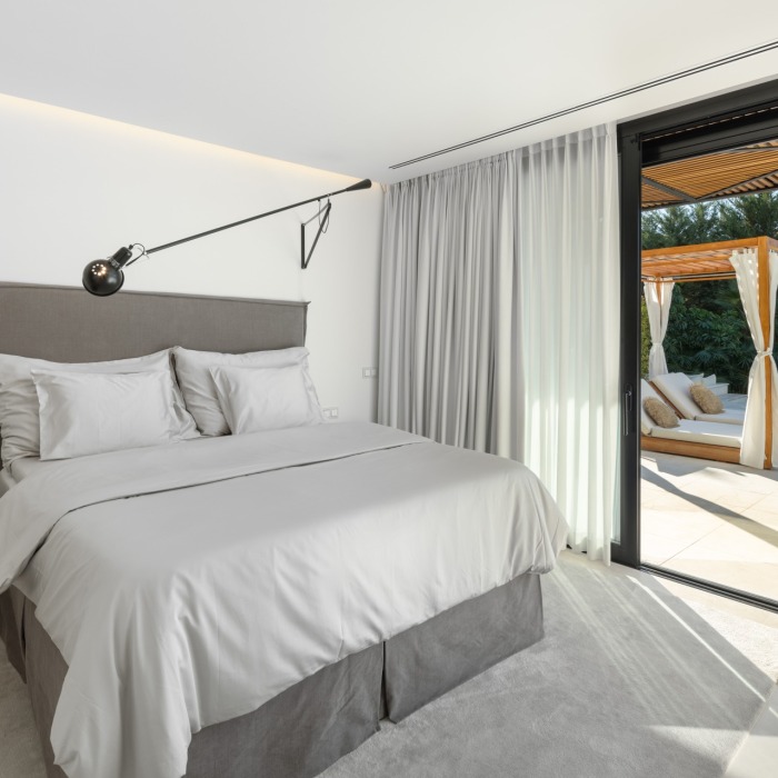 6 Bedroom Villa in La Cerquilla in Nueva Andalucia | Image 24