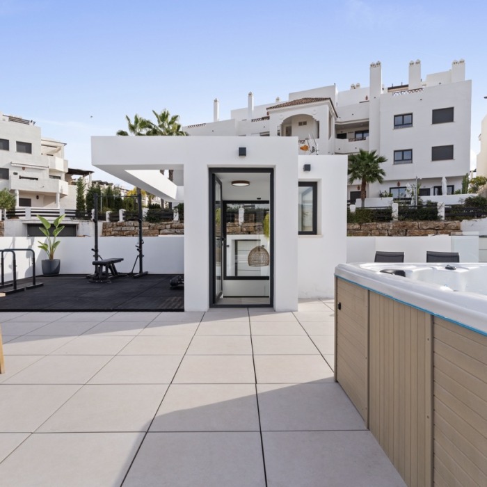 New 6 Bedroom Villa in La Resina Golf, Estepona | Image 41
