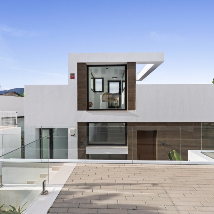 New 6 Bedroom Villa in La Resina Golf, Estepona | Image 28