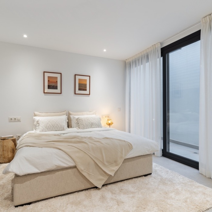 New 6 Bedroom Villa in La Resina Golf, Estepona | Image 17