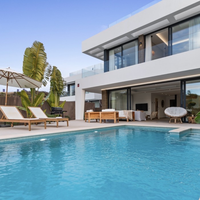 New 6 Bedroom Villa in La Resina Golf, Estepona | Image 12