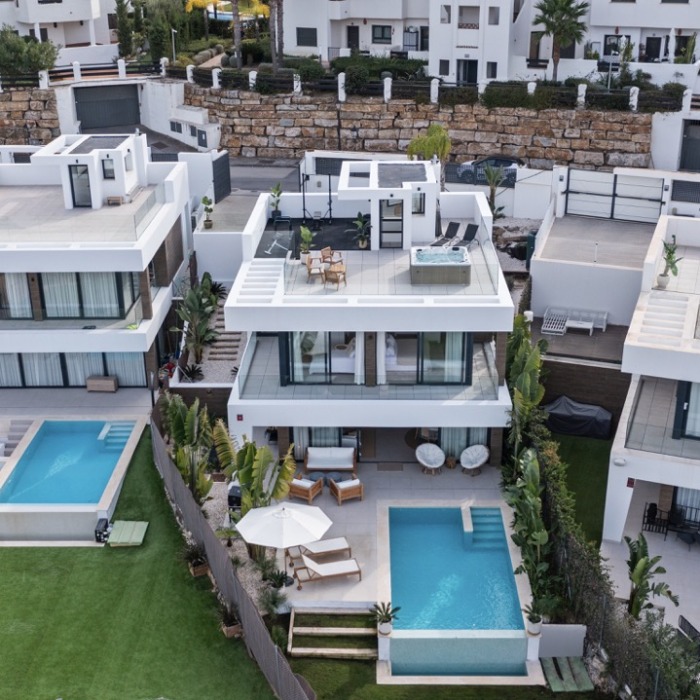 New 6 Bedroom Villa in La Resina Golf, Estepona | Image 6