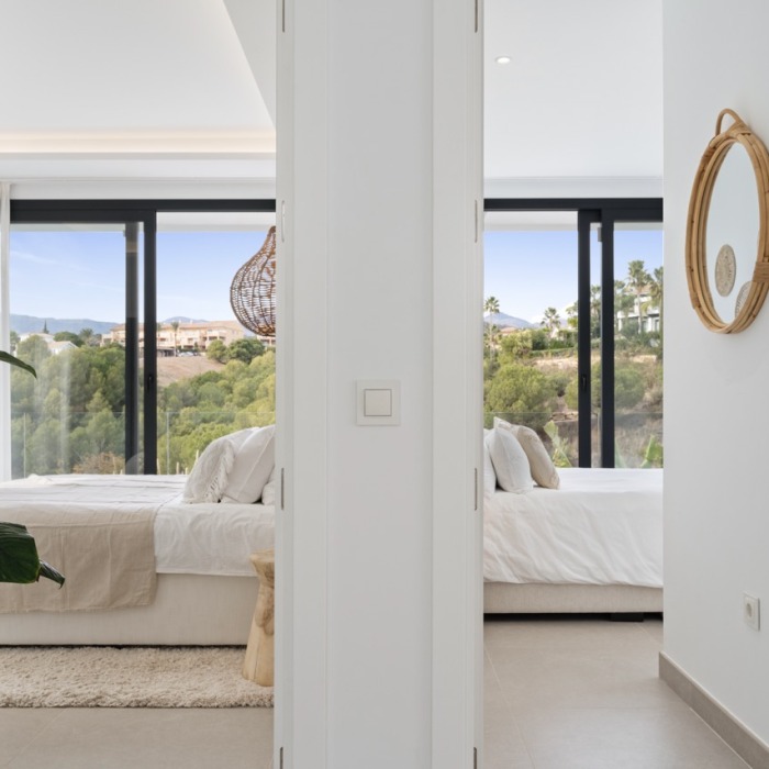 New 6 Bedroom Villa in La Resina Golf, Estepona | Image 36