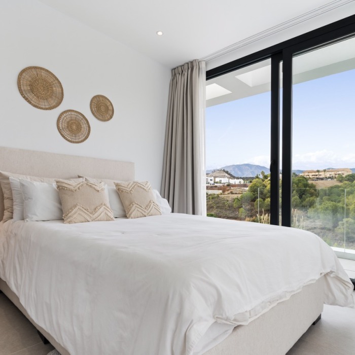 New 6 Bedroom Villa in La Resina Golf, Estepona | Image 34