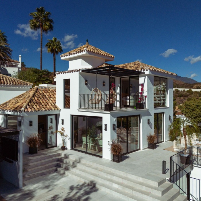 Modern 5 Bedroom Villa in Los Naranjos Hill Club, Nueva Andalucia | Image 1