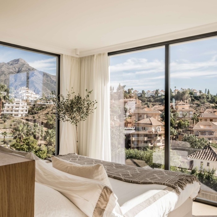 Modern 5 Bedroom Villa in Los Naranjos Hill Club, Nueva Andalucia | Image 33