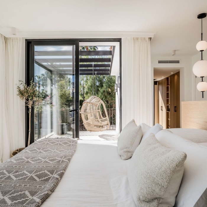 Modern 5 Bedroom Villa in Los Naranjos Hill Club, Nueva Andalucia | Image 30