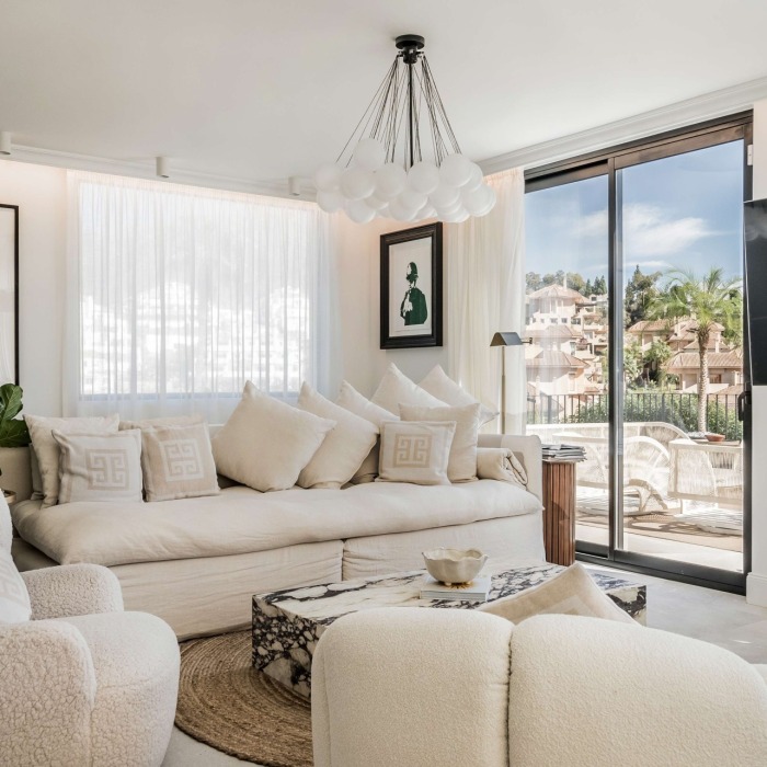Modern 5 Bedroom Villa in Los Naranjos Hill Club, Nueva Andalucia | Image 20