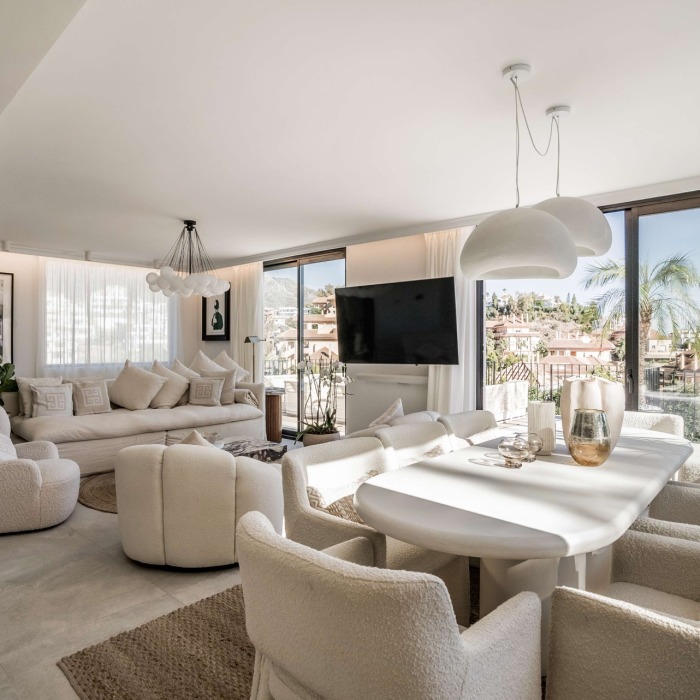 Modern 5 Bedroom Villa in Los Naranjos Hill Club, Nueva Andalucia | Image 13