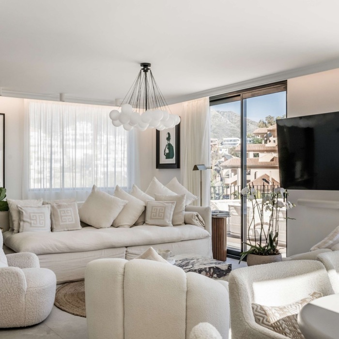 Modern 5 Bedroom Villa in Los Naranjos Hill Club, Nueva Andalucia | Image 12
