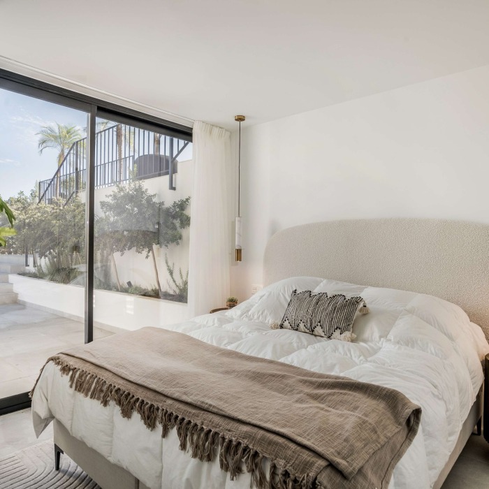 Modern 5 Bedroom Villa in Los Naranjos Hill Club, Nueva Andalucia | Image 27