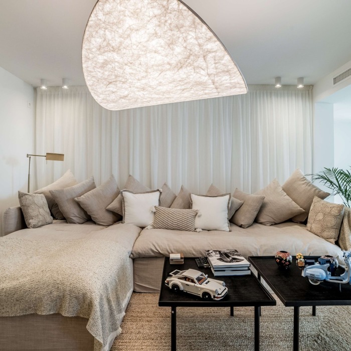 Modern 5 Bedroom Villa in Los Naranjos Hill Club, Nueva Andalucia | Image 18
