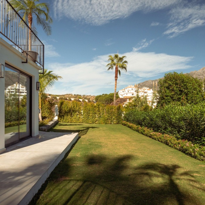 Modern 5 Bedroom Villa in Los Naranjos Hill Club, Nueva Andalucia | Image 52